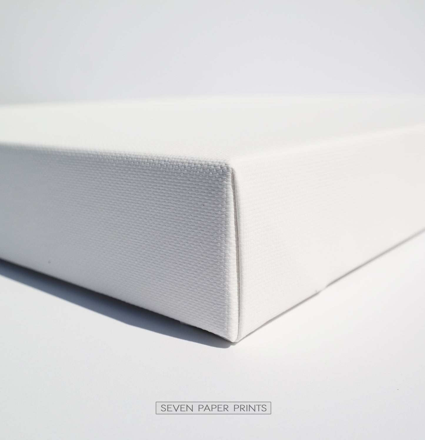 Frame corner with stretched canvas